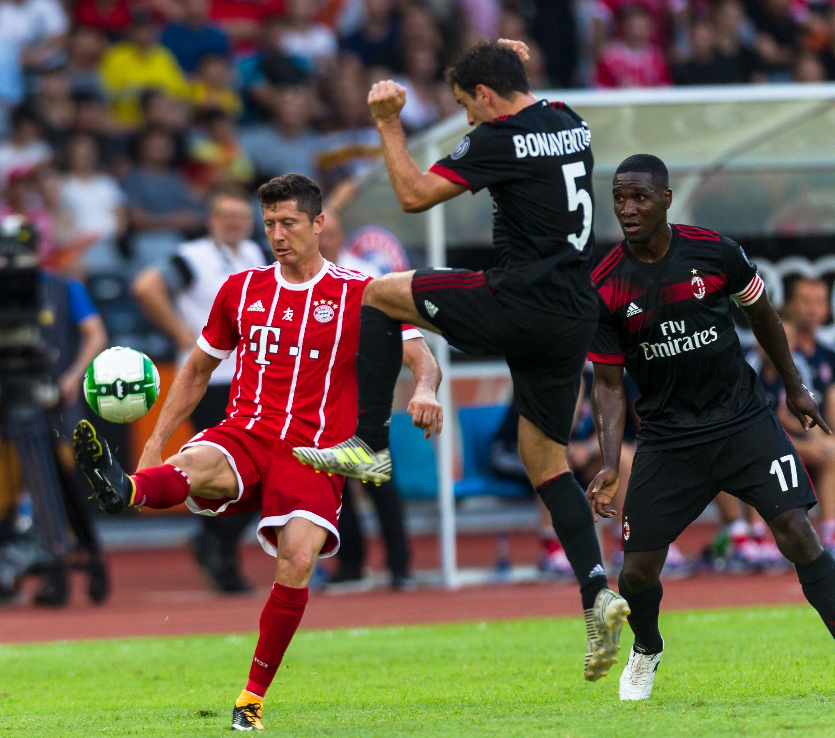 El nuevo Milan se resarce con un contundente 0-4 al Bayern de Múnich El nuevo Milan se resarce con un contundente 0-4 al Bayern de Múnich