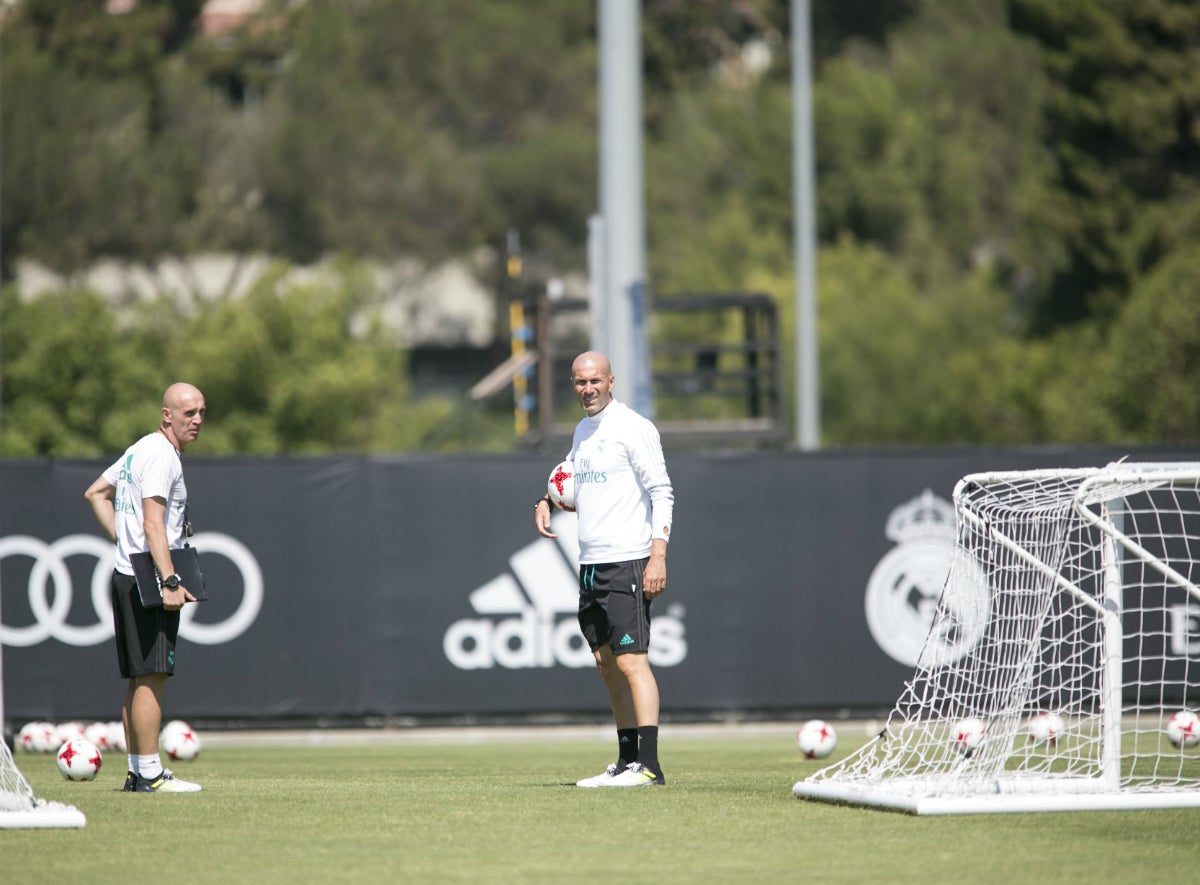 Zidane pide un '9': "Nos falta un delantero" Zidane pide un '9': "Nos falta un delantero"