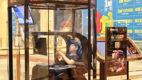 Una cápsula de almacenamiento para maridos en un centro comercial chino. china