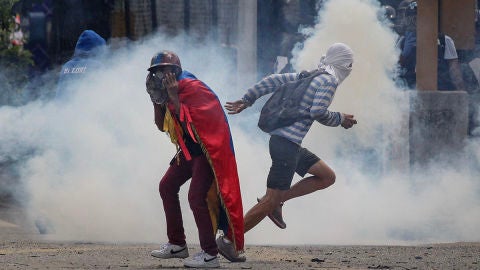 Varios heridos durante marchas opositoras en Venezuela (22-07-2017)
