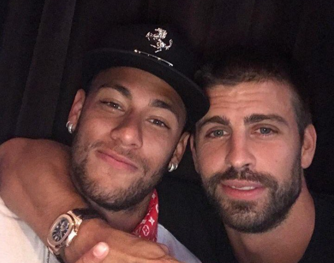 Gerard Piqué: "La foto no fue nada oficial, quiero que se quede pero la decisión tendrá que comunicarla Neymar" Gerard Piqué: "La foto no fue nada oficial, quiero que se quede pero la decisión tendrá que comunicarla Neymar"