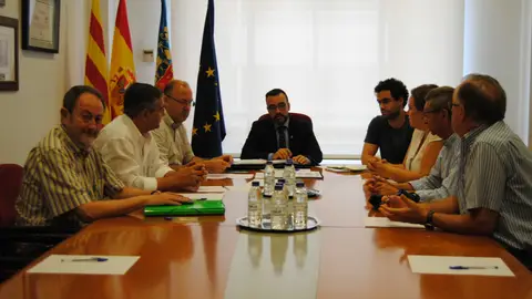 El primer edil reunit amb els representants de l'Associació de Transportistes de Vila-real El primer edil reunit amb els representants de l'Associació de Transportistes de Vila-real