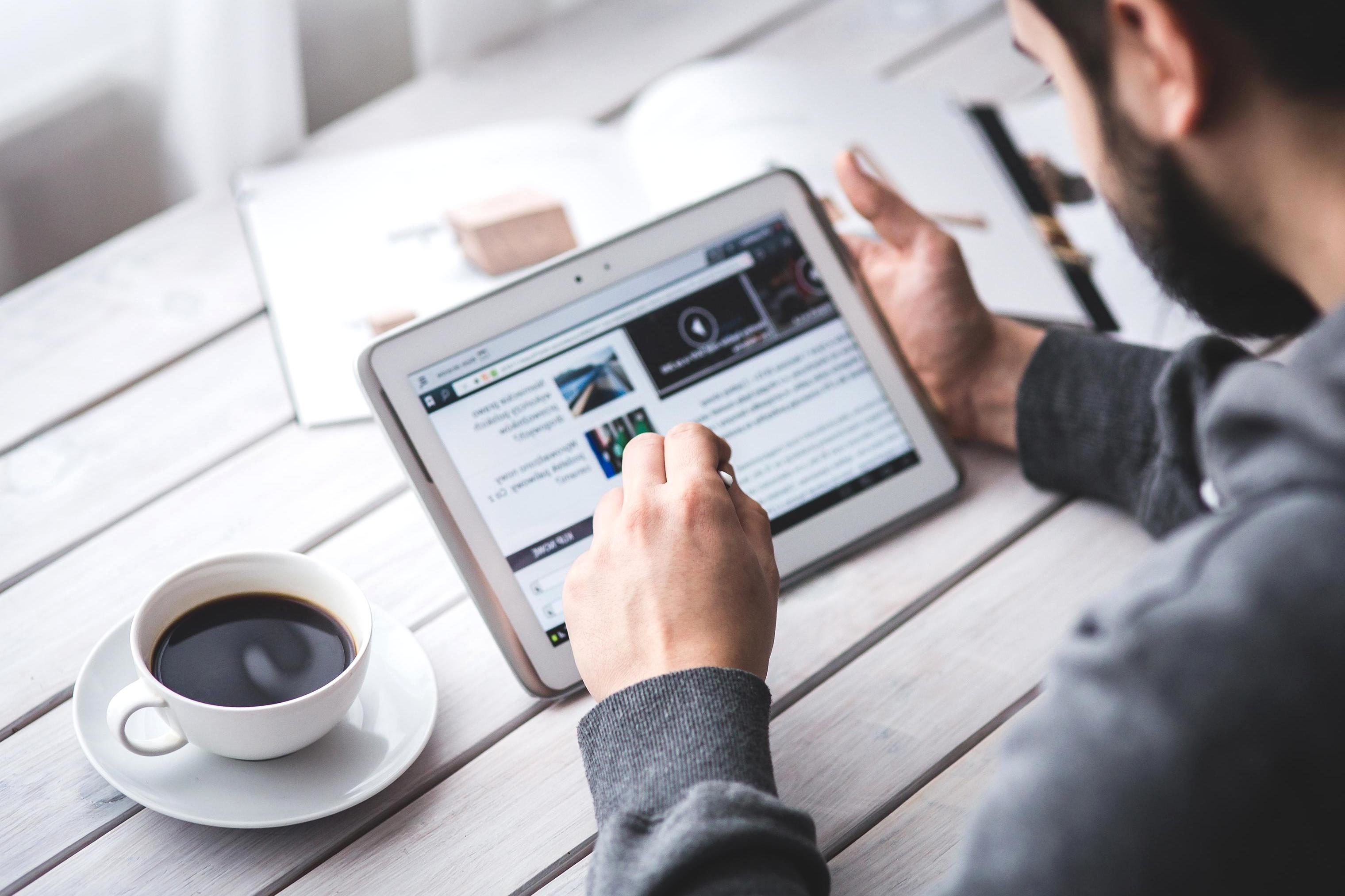 Las conversaciones triviales aumentan nuestro bienestar laboral Las conversaciones triviales aumentan nuestro bienestar laboral