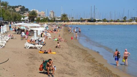 Una playa de D&eacute;nia (Alicante)