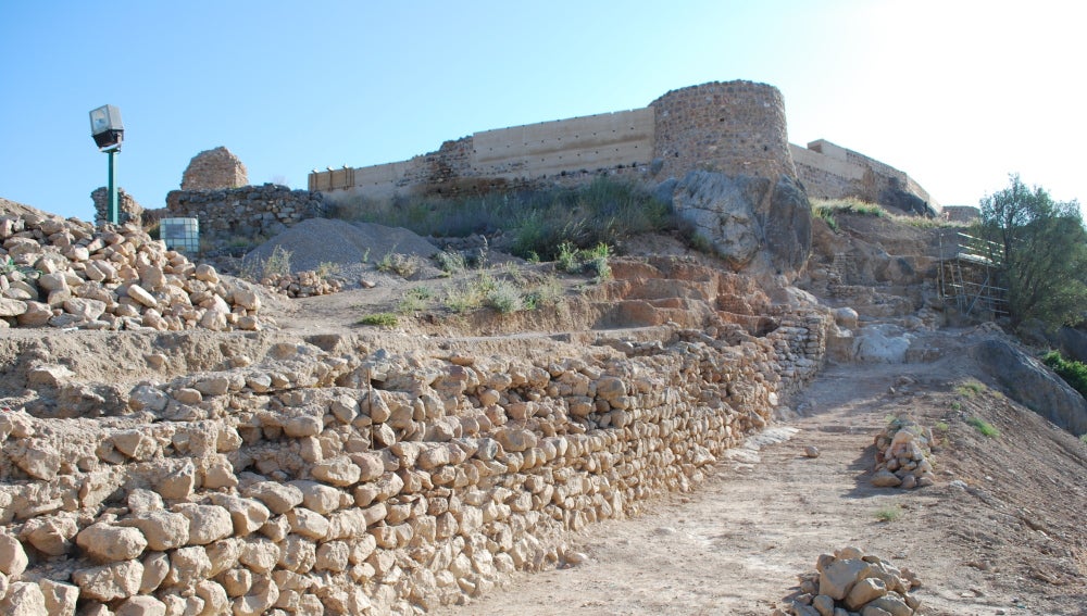 Gracias a los trabajos de restauración del Castell Vell se han encontrado restos de estancias en la albacara.
