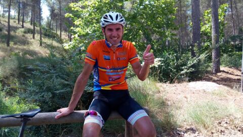 Manuel S&aacute;nchez, tras proclamarse campe&oacute;n de Espa&ntilde;a de Mountain Bike