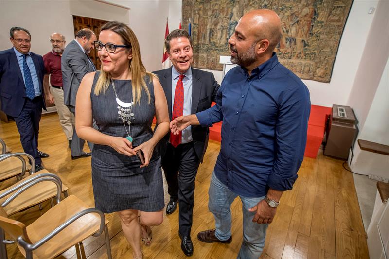 PSOE y Podemos retirarán la enmienda que permite a los altos cargos funcionarios volver a la administración con el máximo salario PSOE y Podemos retirarán la enmienda que permite a los altos cargos funcionarios volver a la administración con el máximo salario