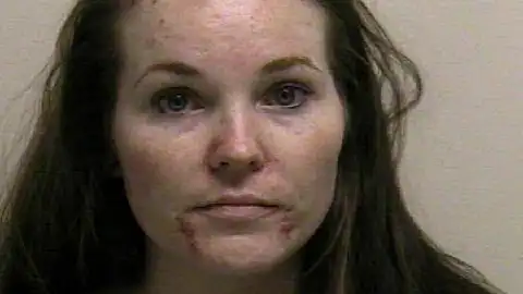 Madre arrestada por drogar a su bebé recién nacido Madre arrestada por drogar a su bebé recién nacido