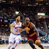 Derrick Rose defiende a LeBron James Derrick Rose defiende a LeBron James
