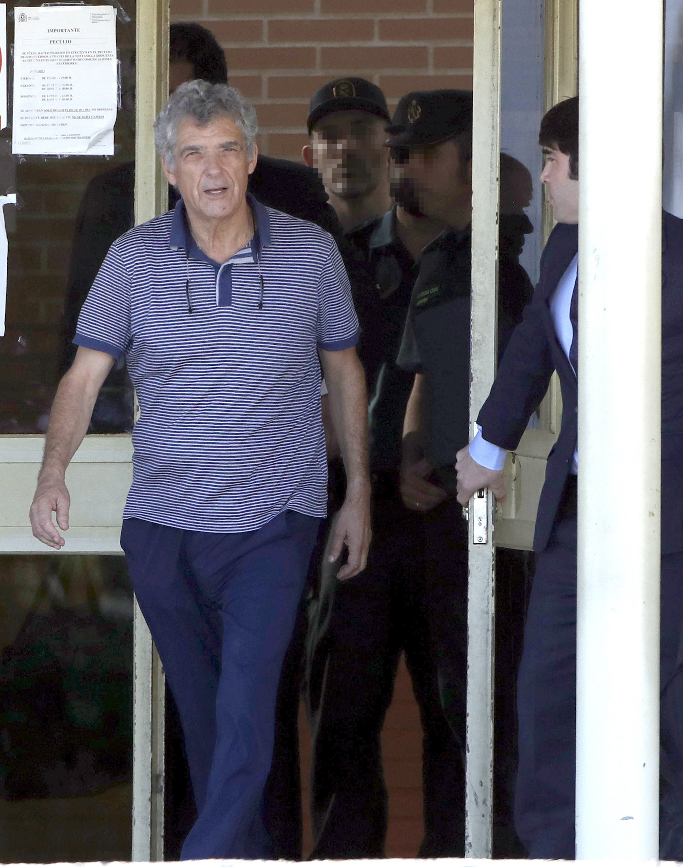 Ángel María Villar y su hijo salen de Soto del Real tras abonar la fianza Ángel María Villar y su hijo salen de Soto del Real tras abonar la fianza