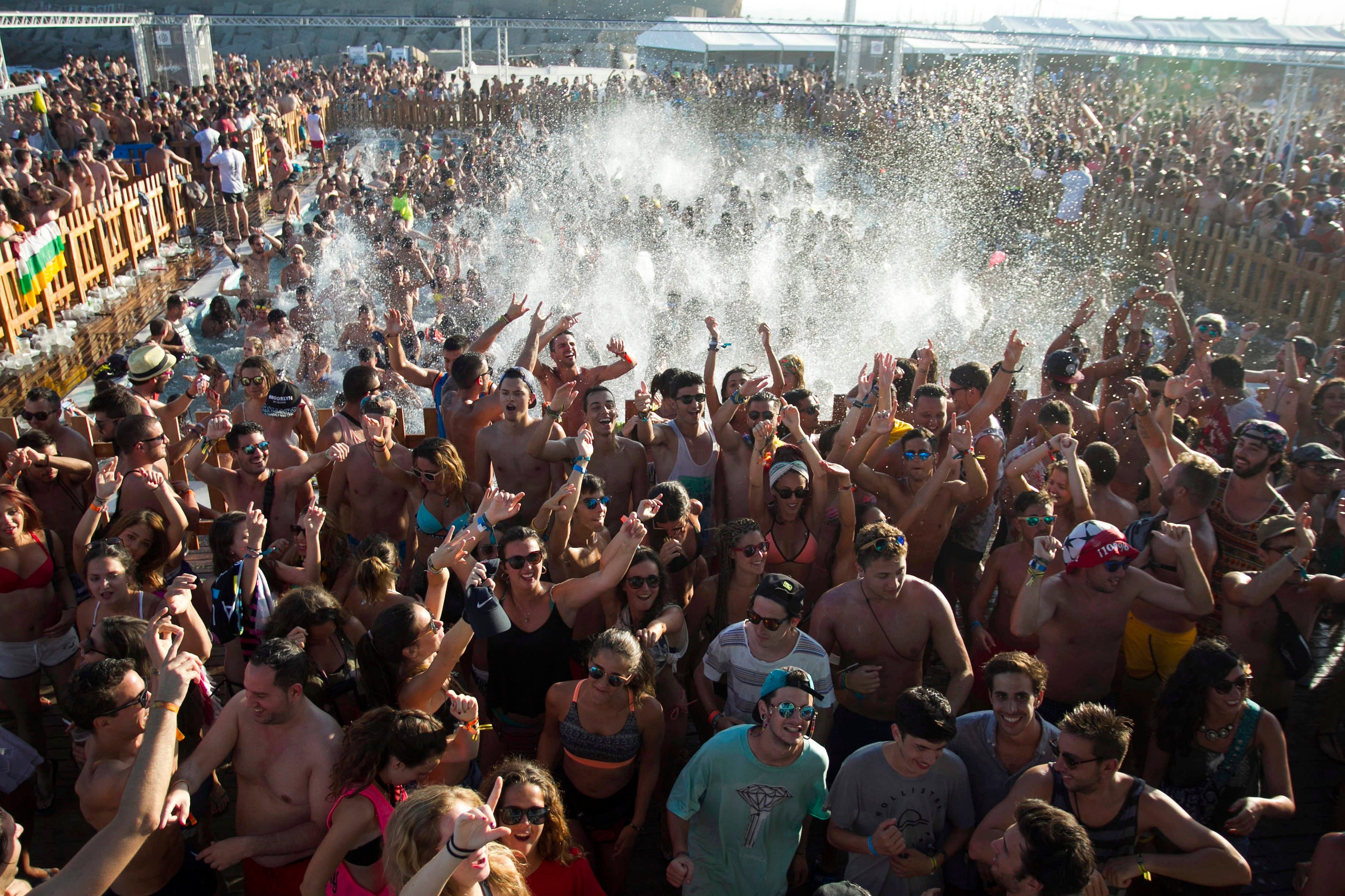 Continúa la décima edición del Arenal Sound en Burriana Continúa la décima edición del Arenal Sound en Burriana