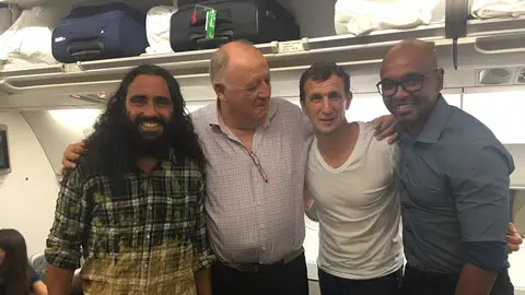 Llaneza junto a Sorín, Arruabarrena y Marcos Senna Llaneza junto a Sorín, Arruabarrena y Marcos Senna