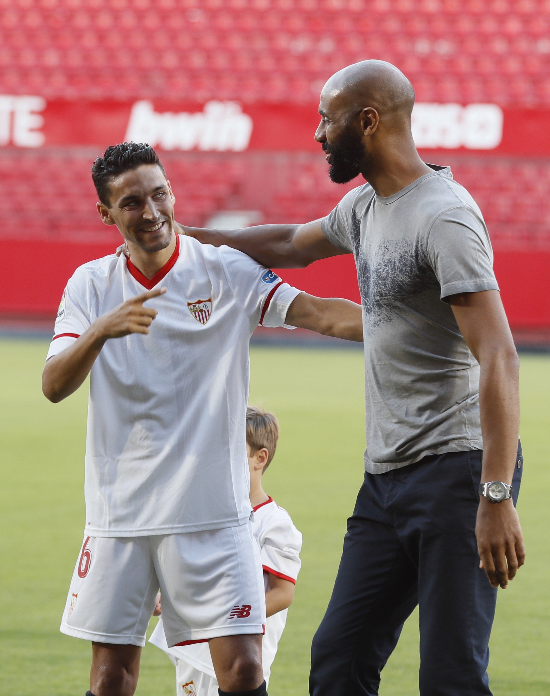 Jesús Navas: "Estoy muy ilusionado, intentaré corresponder a esta afición" Jesús Navas: "Estoy muy ilusionado, intentaré corresponder a esta afición"