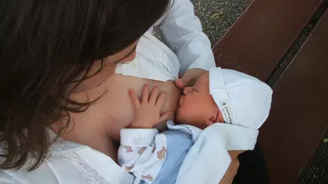 La leche materna podría salvar la vida a 823.000 niños y a 20.000 mujeres cada año La leche materna podría salvar la vida a 823.000 niños y a 20.000 mujeres cada año