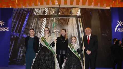 Las reinas de las fiestas junto a Amparo Marco, alcaldesa de Castellón. Las reinas de las fiestas junto a Amparo Marco, alcaldesa de Castellón.