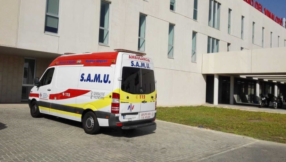 Ambulancia SAMU en el Hospital Universitario del Vinalopó de Elche