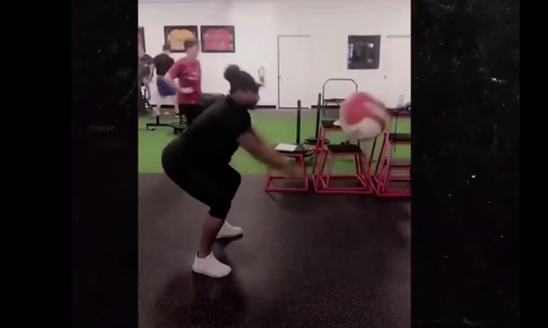 Así se machaca Serena Williams en el gimnasio... ¡en su semana 35 de embarazo! Así se machaca Serena Williams en el gimnasio... ¡en su semana 35 de embarazo!