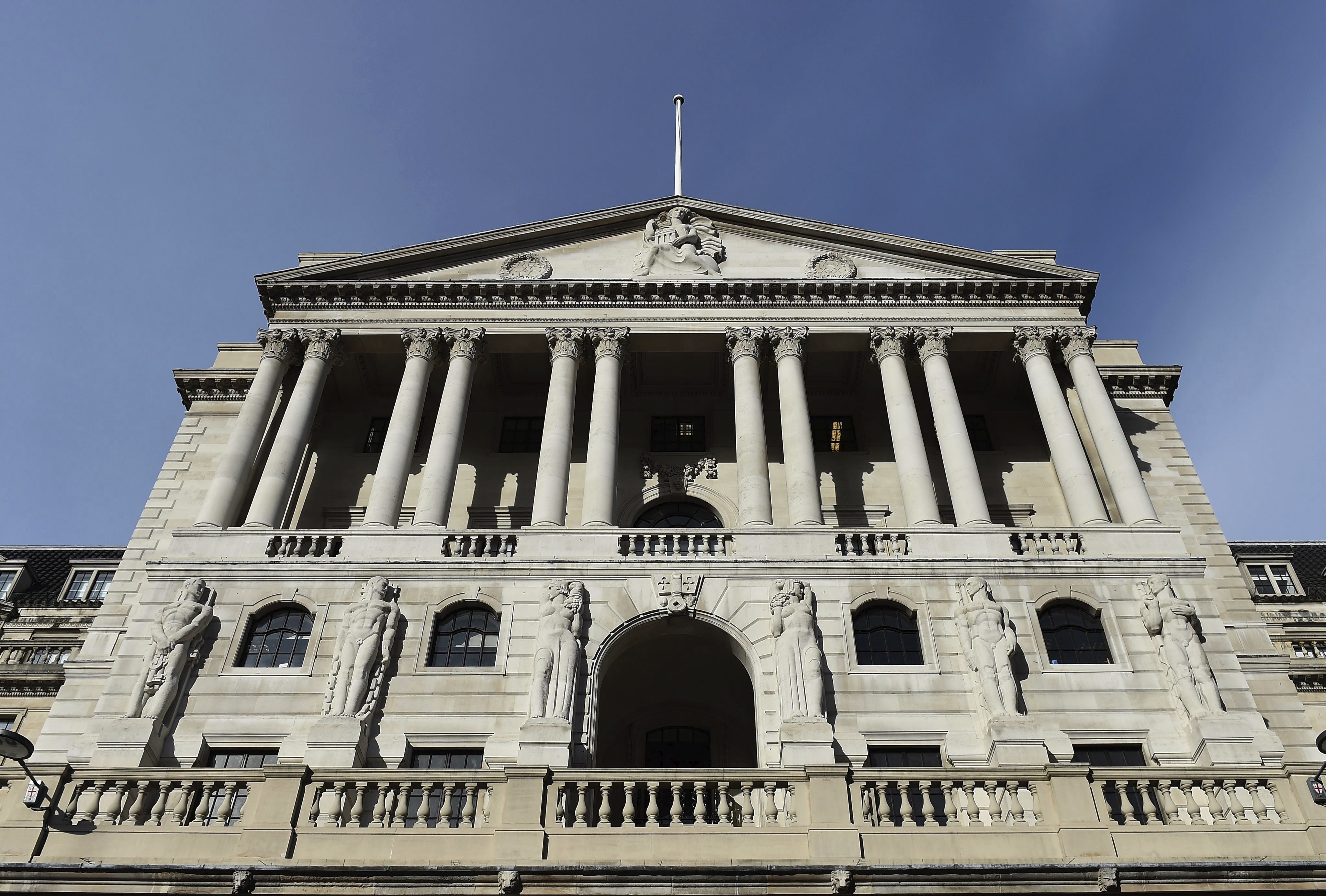 El Banco de Inglaterra estudia subir los tipos de interés por primera vez en más de diez años El Banco de Inglaterra estudia subir los tipos de interés por primera vez en más de diez años