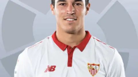 Diego González, del Sevilla Atlético, pasa reconocimiento médico en Málaga Diego González, del Sevilla Atlético, pasa reconocimiento médico en Málaga