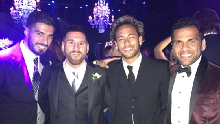 Polémica en Argentina: los 260 invitados a la boda de Messi donaron sólo 9.562 euros a una ONG Polémica en Argentina: los 260 invitados a la boda de Messi donaron sólo 9.562 euros a una ONG