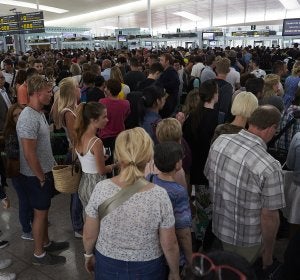 Colas en el Aeropuerto de El Prat en Barcelona Colas en el Aeropuerto de El Prat en Barcelona