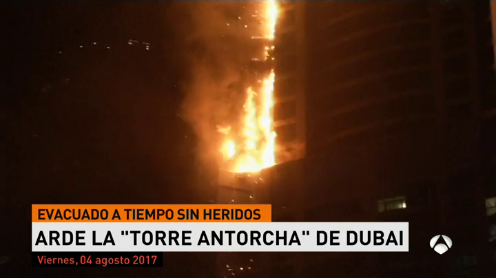 Los bomberos extinguen un incendio que se había declarado en el rascacielos 'La Antorcha' de Dubái Los bomberos extinguen un incendio que se había declarado en el rascacielos 'La Antorcha' de Dubái
