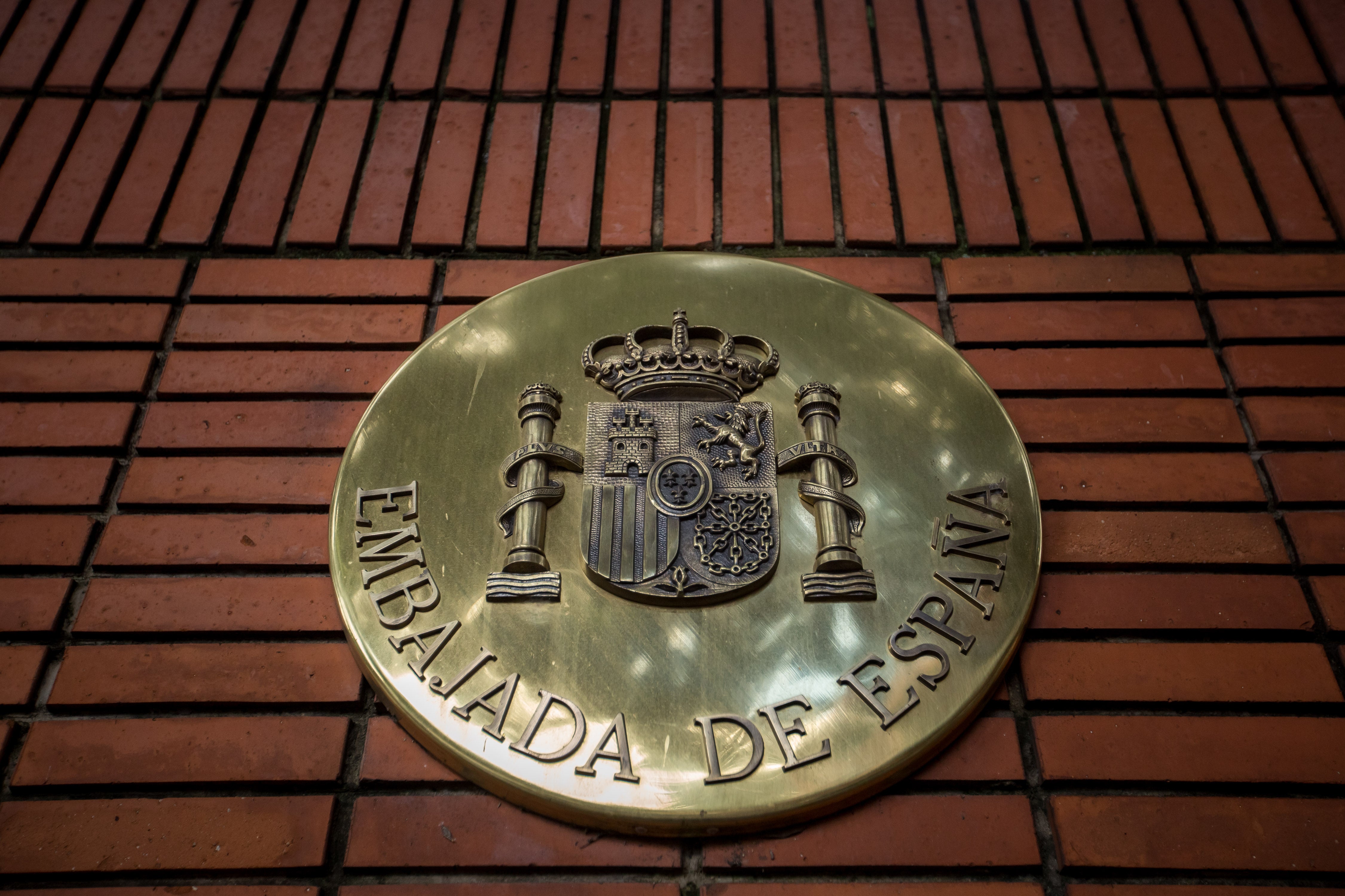 La Embajada de España en Venezuela sufre un ataque con cócteles molotov La Embajada de España en Venezuela sufre un ataque con cócteles molotov