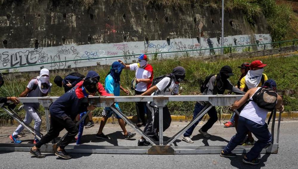 Opositores protestan contra la Asamblea Nacional Constituyente en Venezuela