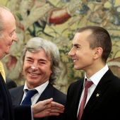 Jorge Lorenzo y Ángel Nieto saludan al Rey Juan Carlos I
