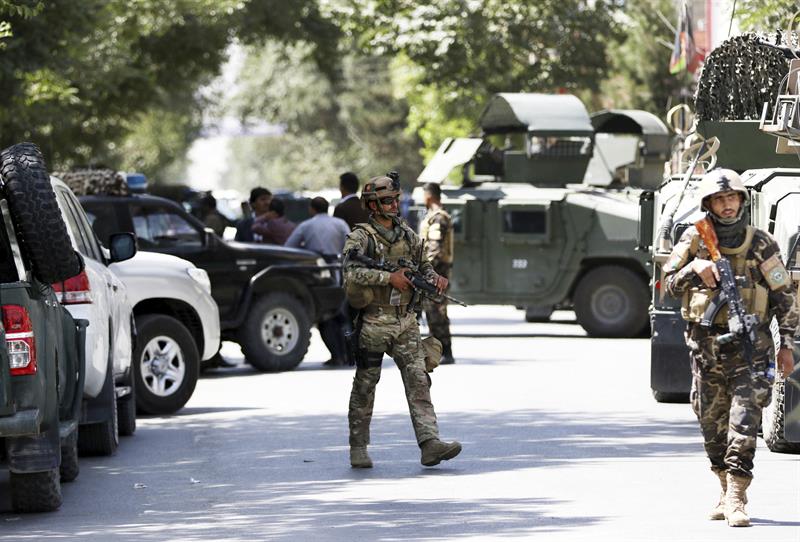 Al menos 43 muertos en un ataque talibán contra la base militar en Afganistán Al menos 43 muertos en un ataque talibán contra la base militar en Afganistán