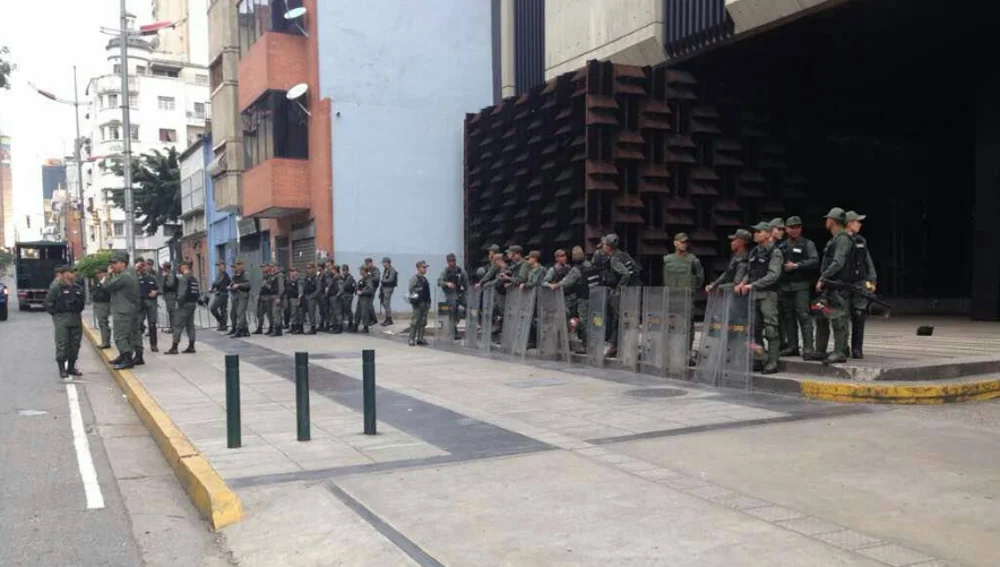Fiscal venezolana denuncia &quot;asedio&quot; militar a sede de Fiscalía en Caracas