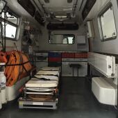 Interior de ambulancia, imagen de archivo