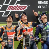 Márquez, Pedrosa y Viñales dedicaron el podio a Ángel Nieto Márquez, Pedrosa y Viñales dedicaron el podio a Ángel Nieto