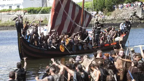 Batalla entre vikingos y campesinos en Catoira Batalla entre vikingos y campesinos en Catoira