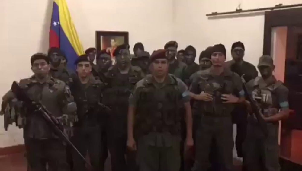 Militares de la ciudad venezolana de Valencia se declaran en "legítima rebeldía" contra Maduro