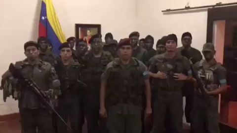 Militares de la ciudad venezolana de Valencia se declaran en "leg&iacute;tima rebeld&iacute;a" contra Maduro