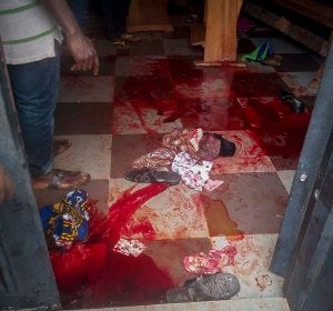 Al menos ocho muertos y 18 heridos en un ataque a una iglesia católica en Nigeria Al menos ocho muertos y 18 heridos en un ataque a una iglesia católica en Nigeria