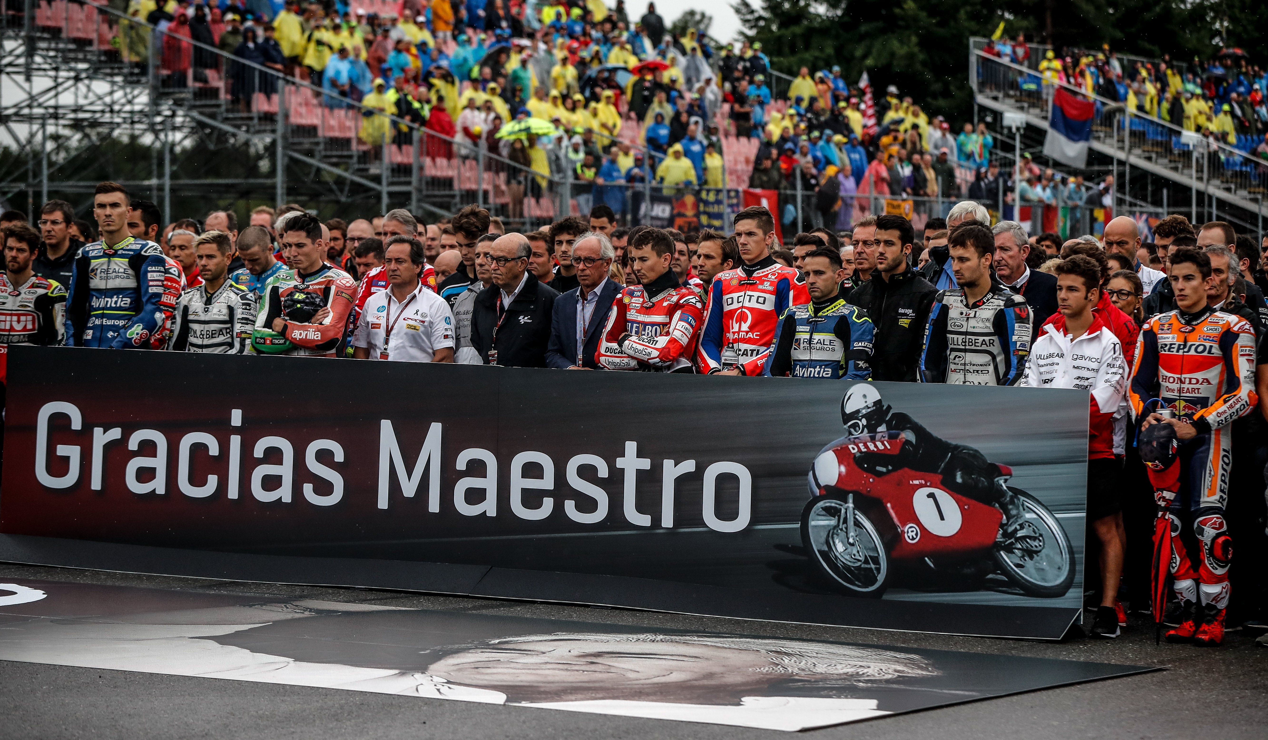 'Gracias maestro': El paddock del Mundial de motociclismo despide a Ángel Nieto en Brno 'Gracias maestro': El paddock del Mundial de motociclismo despide a Ángel Nieto en Brno