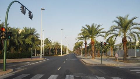 Los ilicitanos e ilicitanas, pendientes del tiempo durantes sus fiestas patronales.