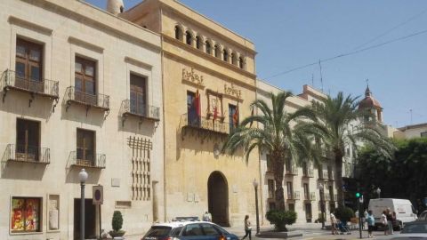 El balc&oacute;n del Ayuntamiento de Elche ser&aacute; el escenario este lunes del Preg&oacute;n de las fiestas patronales