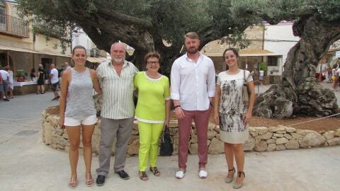 El alcalde de Sant Jordi, Ivan S&aacute;nchez, junto al jurado del concurso