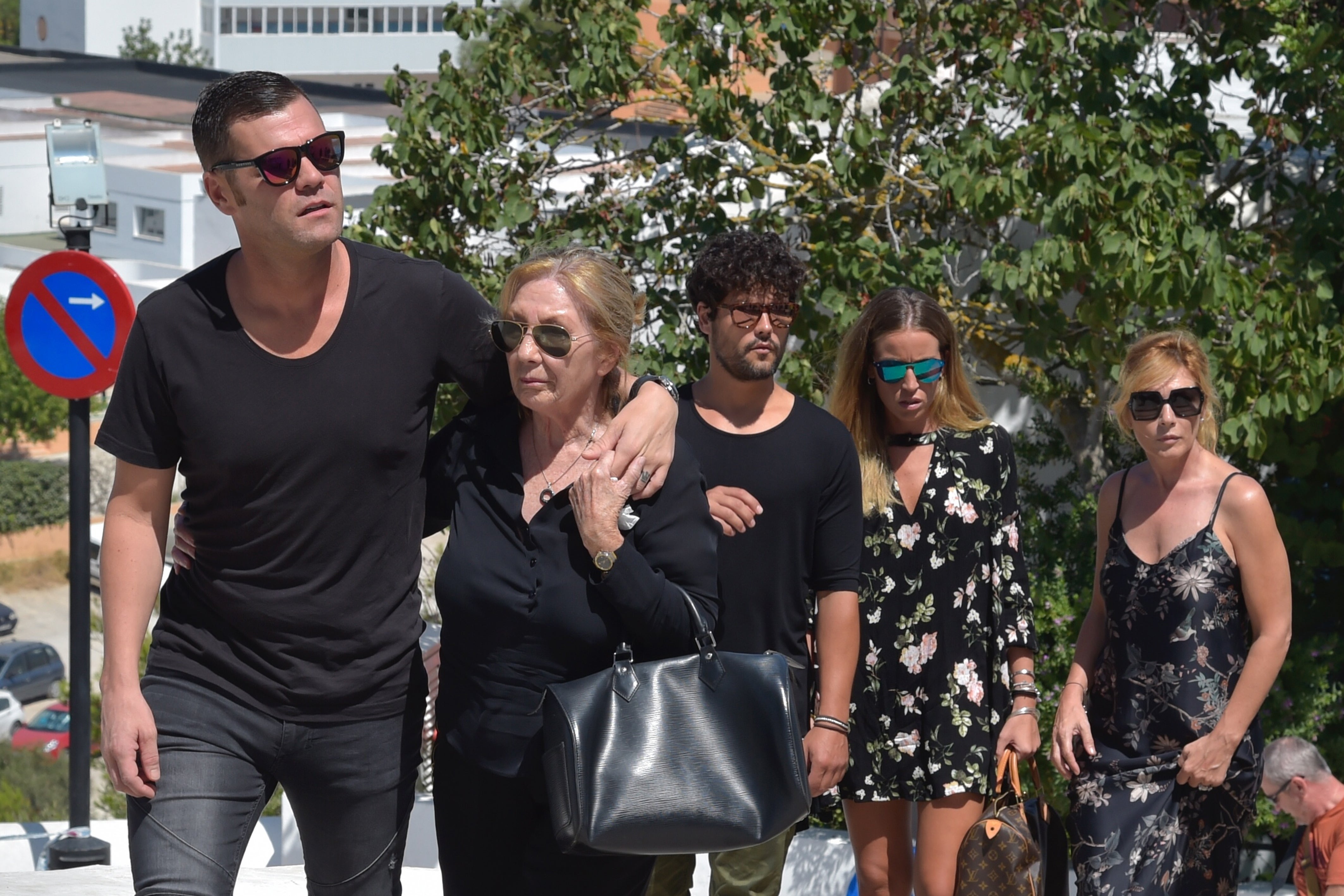 Fonsi Nieto: "Mi tío Ángel era un gran pilar en nuestra familia y es muy duro estar sin él" Fonsi Nieto: "Mi tío Ángel era un gran pilar en nuestra familia y es muy duro estar sin él"