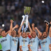 La Lazio levanta la Supercopa de Italia