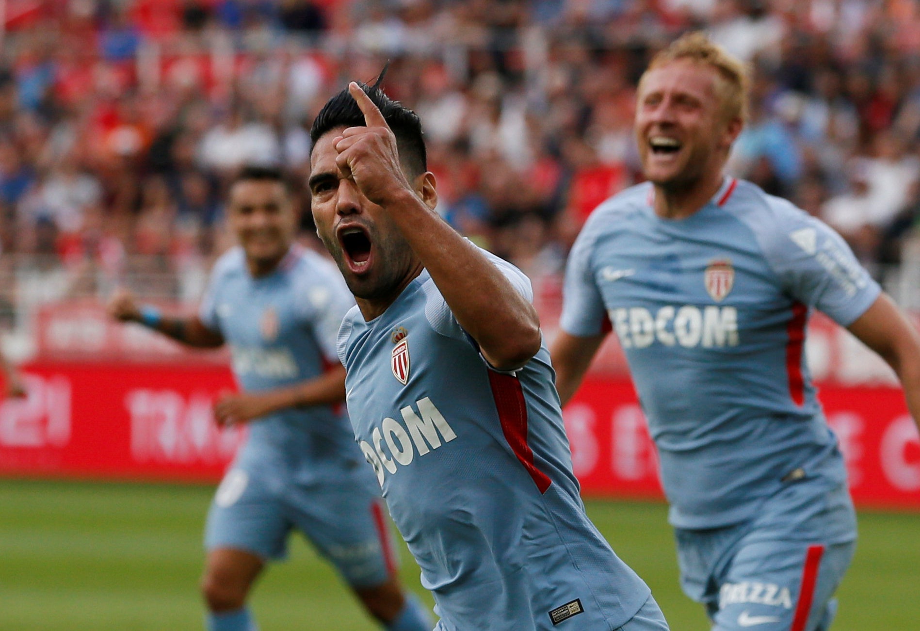 El 'tigre' Falcao 'devora' al Dijón con un 'hat-trick' y hace olvidar a Mbappé El 'tigre' Falcao 'devora' al Dijón con un 'hat-trick' y hace olvidar a Mbappé