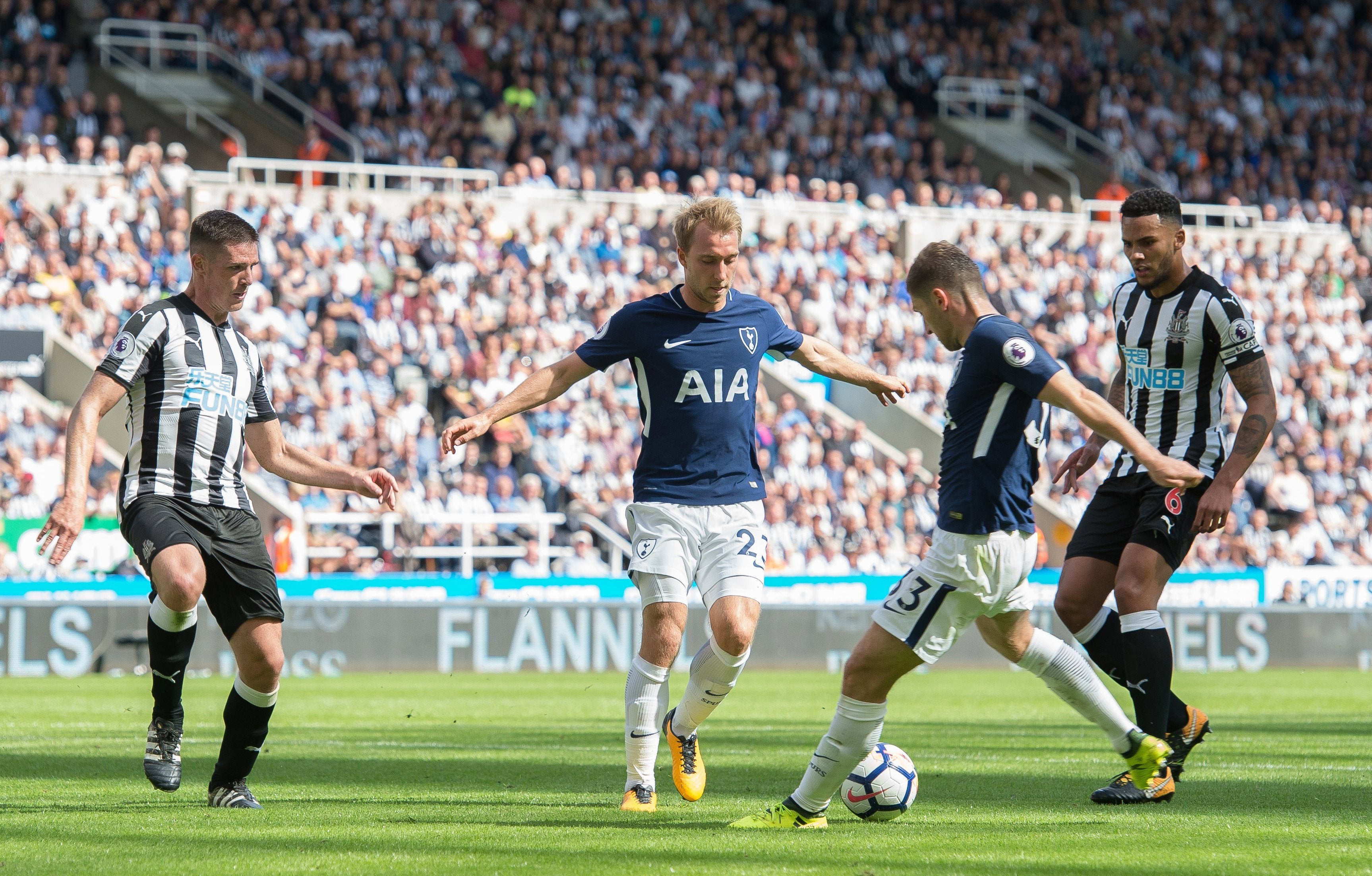 El Tottenham amarga el estreno del Newcastle de Benítez en la Premier League El Tottenham amarga el estreno del Newcastle de Benítez en la Premier League