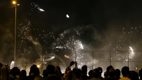 Fiestas de Elche (14/08/2017) Un momento de la Guerra de carretillas de la Nit del Albá en Elche, durante las fiestas de la ciudad en honor a su patrona, la Virgen de la Asunción.
