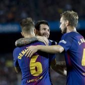 Leo Messi celebra un gol junto a Denis Suárez y Rakitic