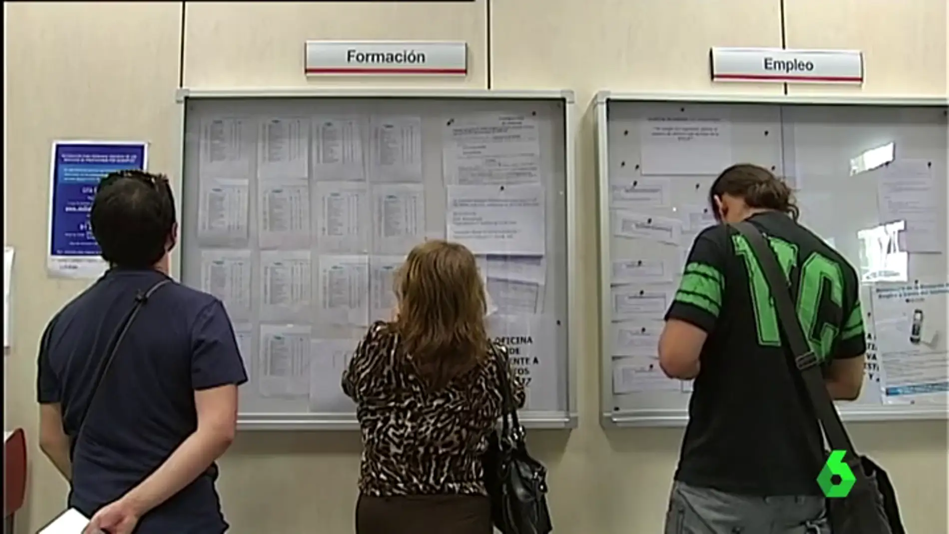 Varias personas una oficina de empleo Varias personas una oficina de empleo