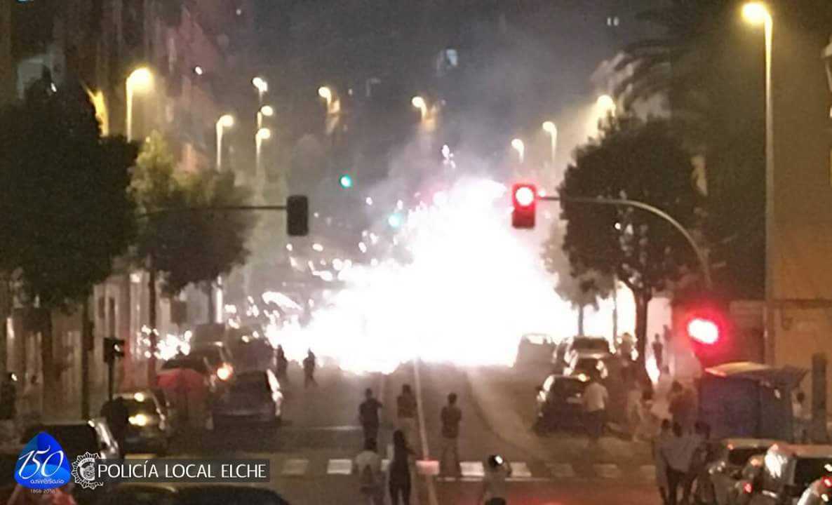 Dos detenidos por lanzar carretillas fuera de la zona acotada y más de un docena multas por el mismo motivo Dos detenidos por lanzar carretillas fuera de la zona acotada y más de un docena multas por el mismo motivo