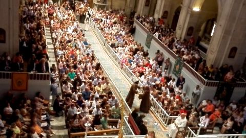 Los judios entran en la Bas&iacute;lica de Santa Mar&iacute;a de Elche